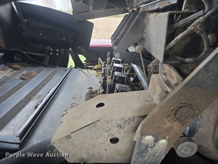 image for item DO7865 2014 New Holland BigBaler 330 large square baler