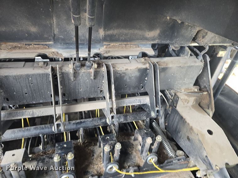 image for item DO7865 2014 New Holland BigBaler 330 large square baler