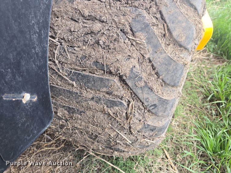 image for item DO7865 2014 New Holland BigBaler 330 large square baler