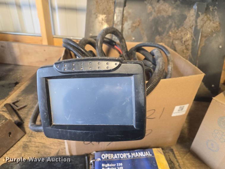 image for item DO7865 2014 New Holland BigBaler 330 large square baler