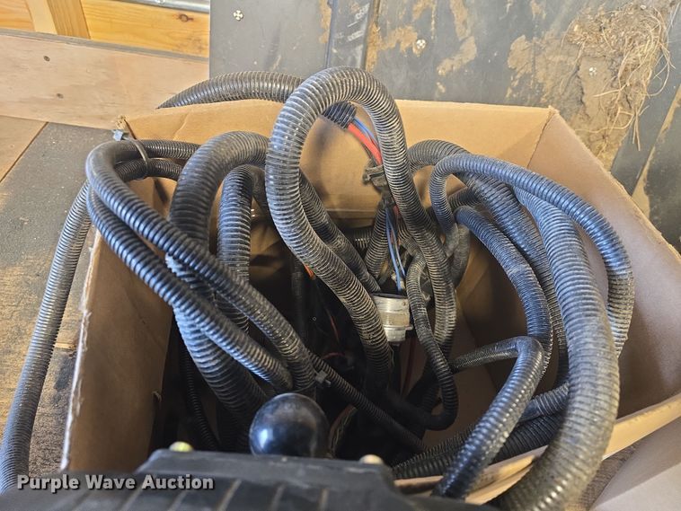 image for item DO7865 2014 New Holland BigBaler 330 large square baler