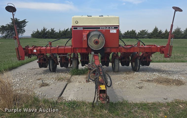 image for item DO7889 International 800 Cyclo Air air seeder