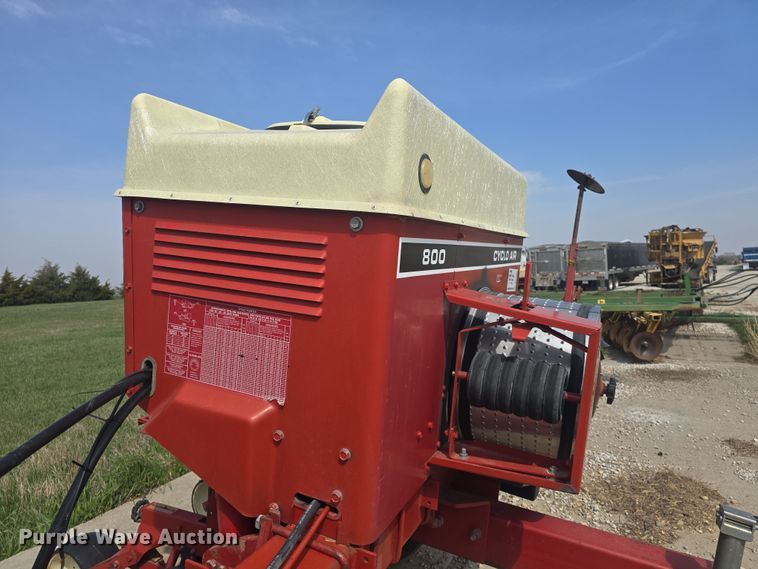 image for item DO7889 International 800 Cyclo Air air seeder