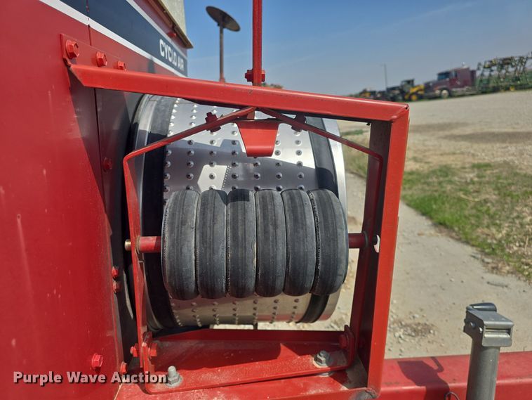 image for item DO7889 International 800 Cyclo Air air seeder