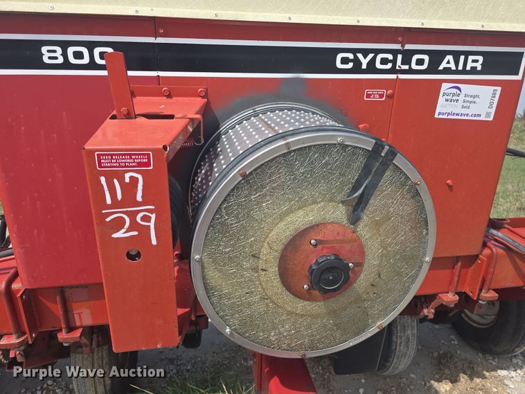 image for item DO7889 International 800 Cyclo Air air seeder