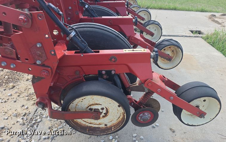 image for item DO7889 International 800 Cyclo Air air seeder