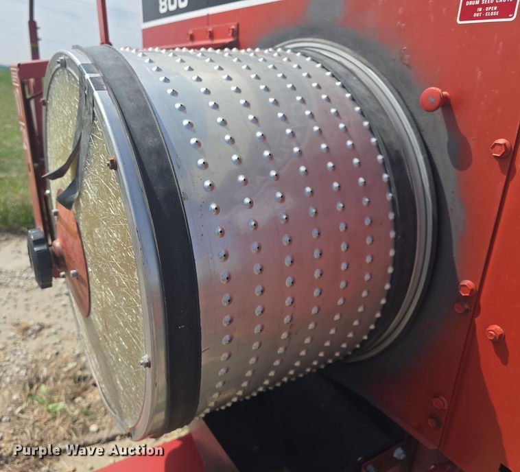 image for item DO7889 International 800 Cyclo Air air seeder