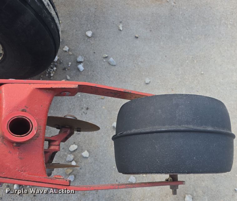 image for item DO7889 International 800 Cyclo Air air seeder