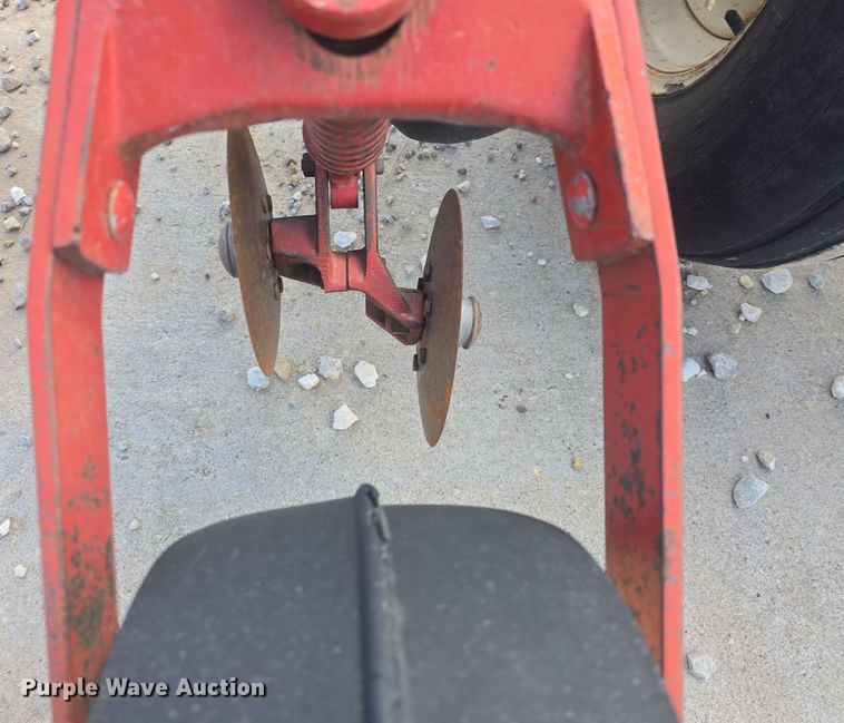 image for item DO7889 International 800 Cyclo Air air seeder