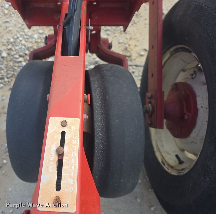 image for item DO7889 International 800 Cyclo Air air seeder