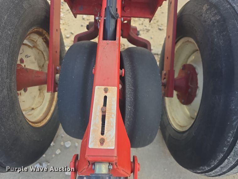 image for item DO7889 International 800 Cyclo Air air seeder