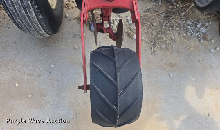 image for item DO7889 International 800 Cyclo Air air seeder