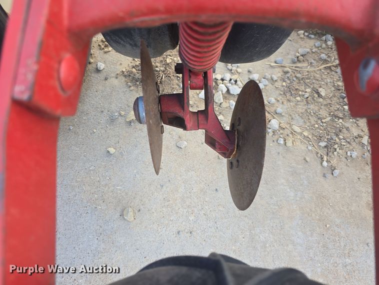 image for item DO7889 International 800 Cyclo Air air seeder