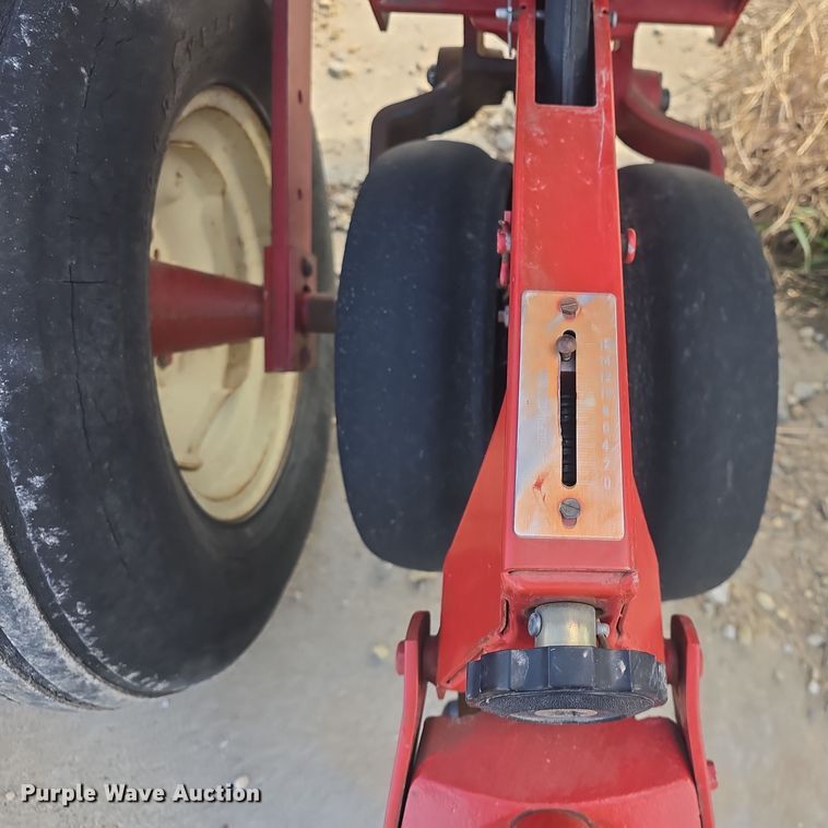 image for item DO7889 International 800 Cyclo Air air seeder