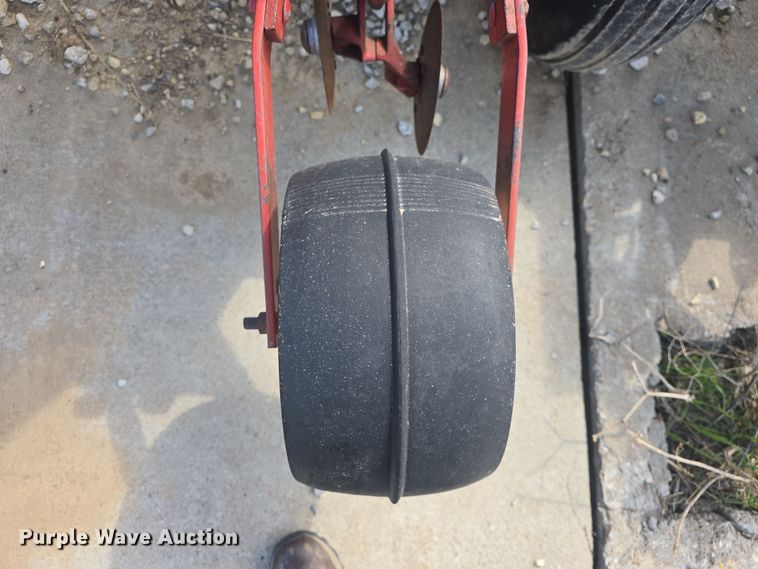 image for item DO7889 International 800 Cyclo Air air seeder