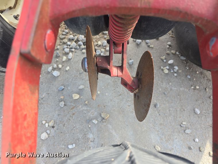 image for item DO7889 International 800 Cyclo Air air seeder