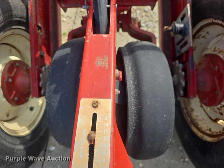 image for item DO7889 International 800 Cyclo Air air seeder