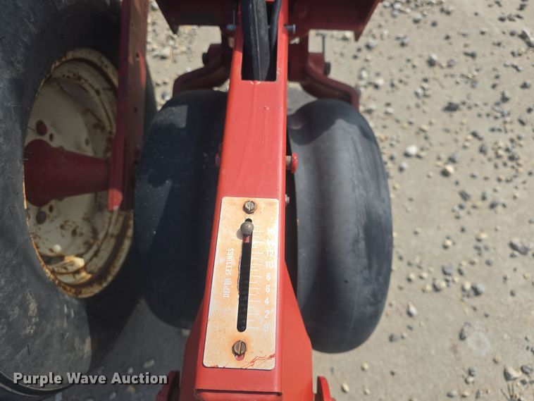 image for item DO7889 International 800 Cyclo Air air seeder