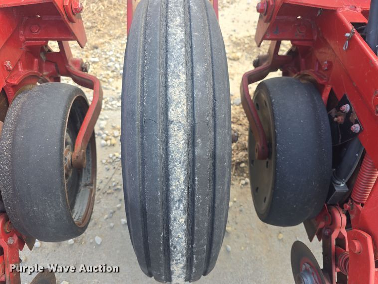 image for item DO7889 International 800 Cyclo Air air seeder