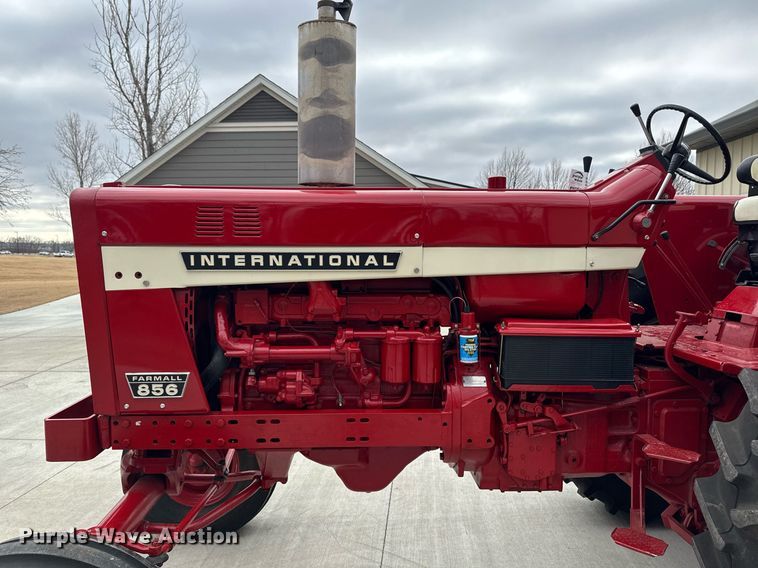 image for item DT0617 1970 International Farmall 856 tractor