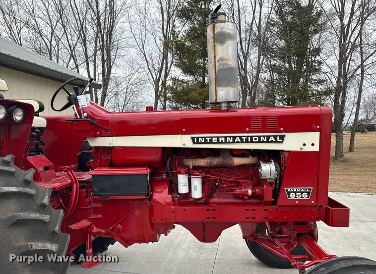 image for item DT0617 1970 International Farmall 856 tractor