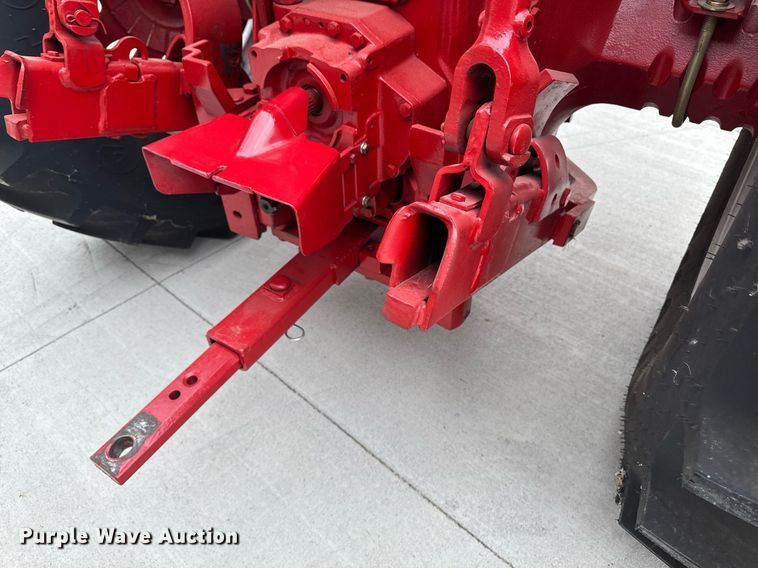 image for item DT0617 1970 International Farmall 856 tractor