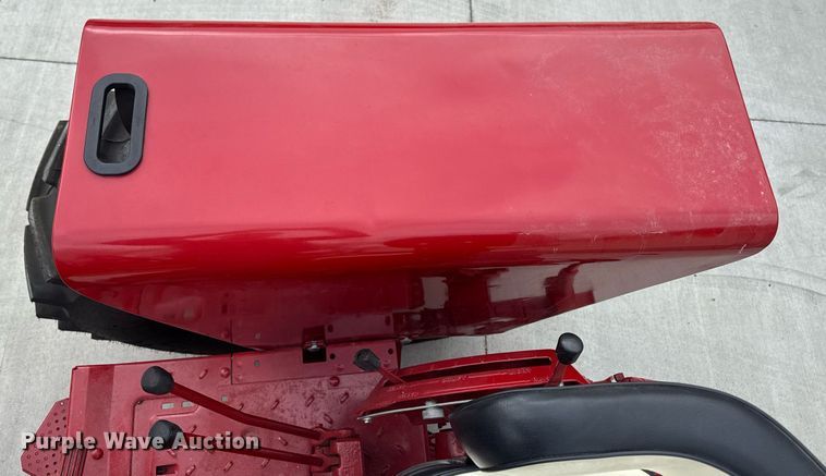 image for item DT0617 1970 International Farmall 856 tractor