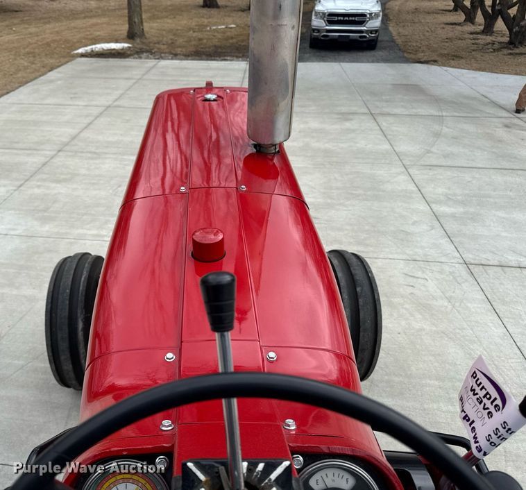 image for item DT0617 1970 International Farmall 856 tractor