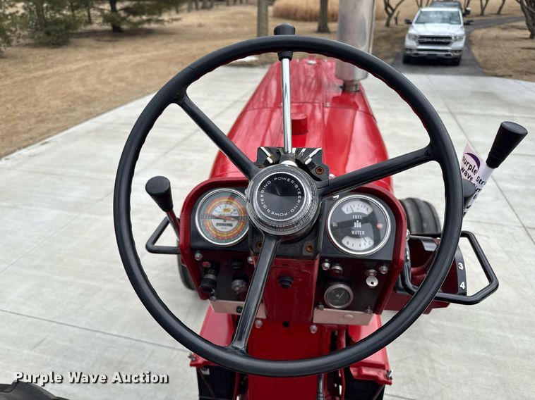 image for item DT0617 1970 International Farmall 856 tractor