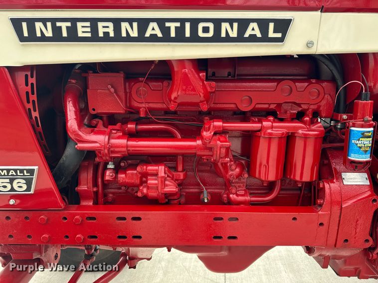 image for item DT0617 1970 International Farmall 856 tractor