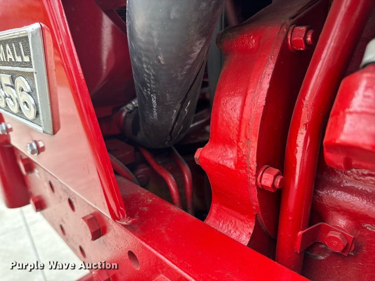 image for item DT0617 1970 International Farmall 856 tractor