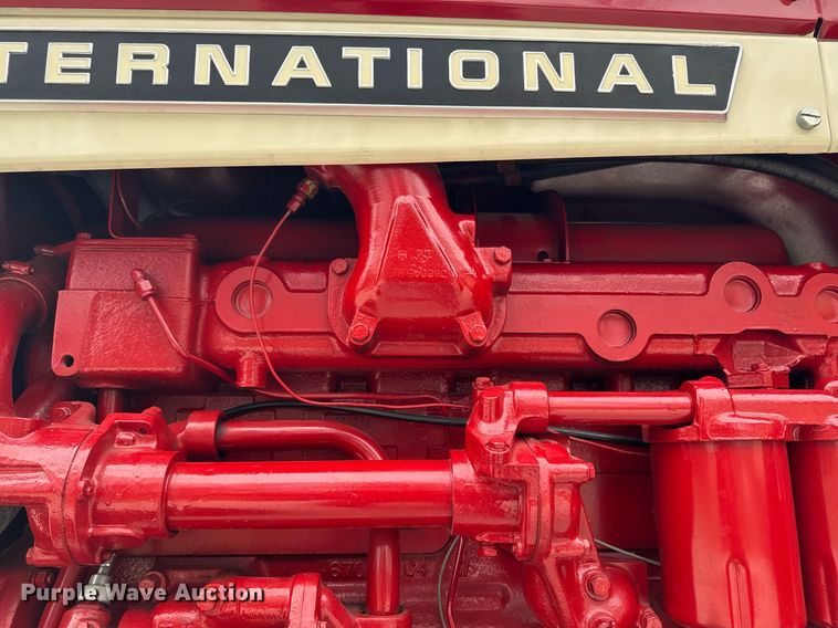 image for item DT0617 1970 International Farmall 856 tractor