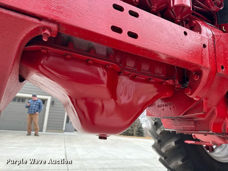 image for item DT0617 1970 International Farmall 856 tractor