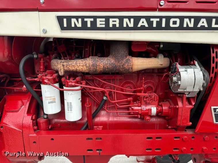 image for item DT0617 1970 International Farmall 856 tractor