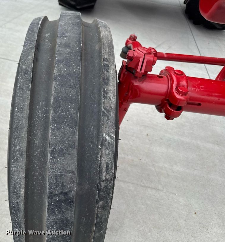 image for item DT0617 1970 International Farmall 856 tractor