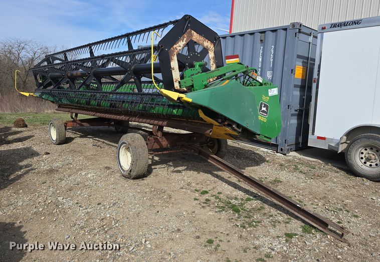 image for item DT6751 1999 John Deere 920 flex head
