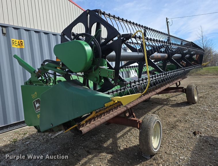 image for item DT6751 1999 John Deere 920 flex head