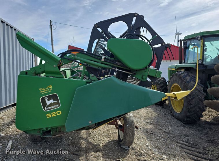 image for item DT6751 1999 John Deere 920 flex head