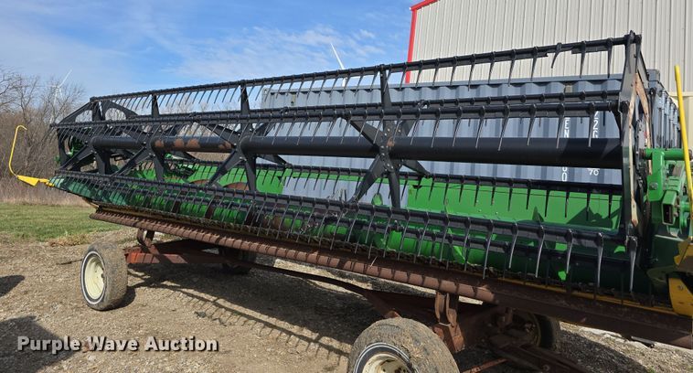 image for item DT6751 1999 John Deere 920 flex head