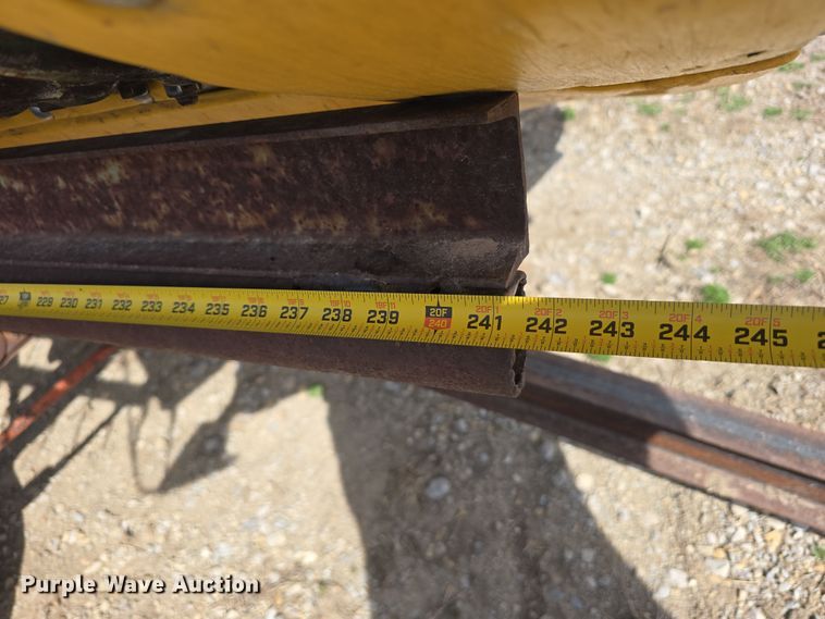 image for item DT6751 1999 John Deere 920 flex head