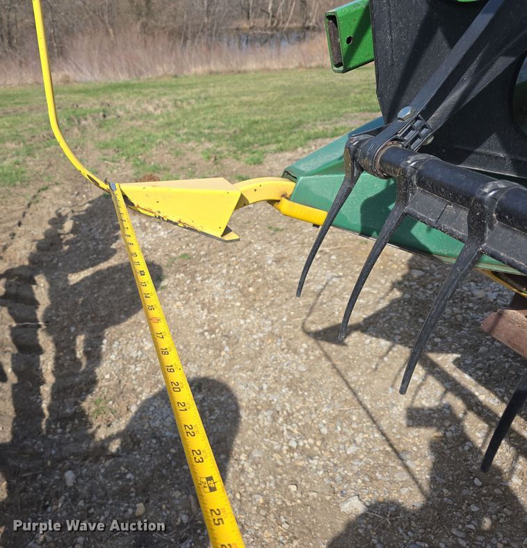 image for item DT6751 1999 John Deere 920 flex head