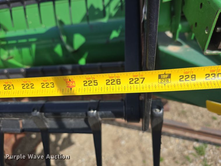 image for item DT6751 1999 John Deere 920 flex head