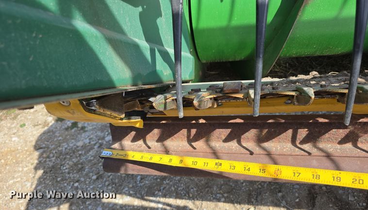 image for item DT6751 1999 John Deere 920 flex head