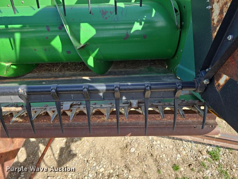 image for item DT6751 1999 John Deere 920 flex head