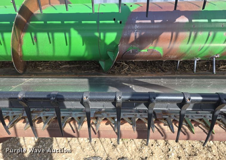 image for item DT6751 1999 John Deere 920 flex head