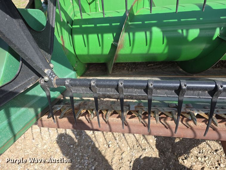 image for item DT6751 1999 John Deere 920 flex head