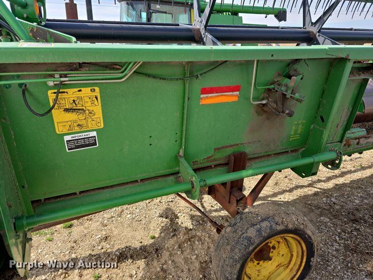 image for item DT6751 1999 John Deere 920 flex head