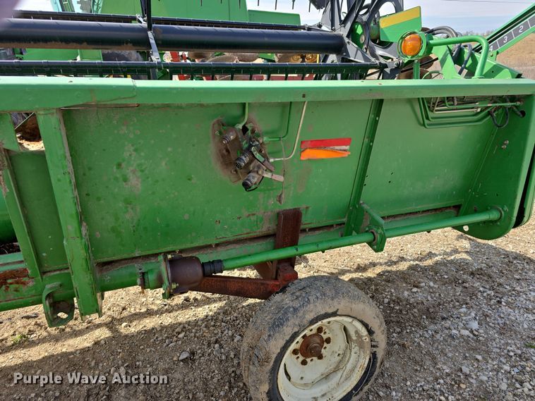 image for item DT6751 1999 John Deere 920 flex head