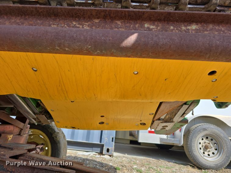 image for item DT6751 1999 John Deere 920 flex head