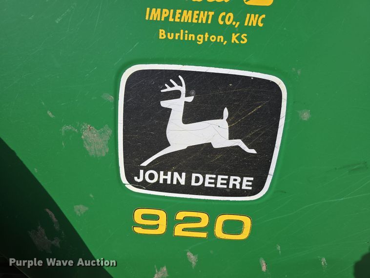 image for item DT6751 1999 John Deere 920 flex head